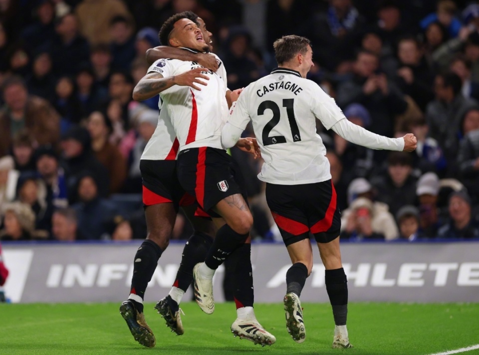 莫斯克拉手球送点，曼联获关键判罚（莫斯克拉手球造点，曼联拿到关键判罚）