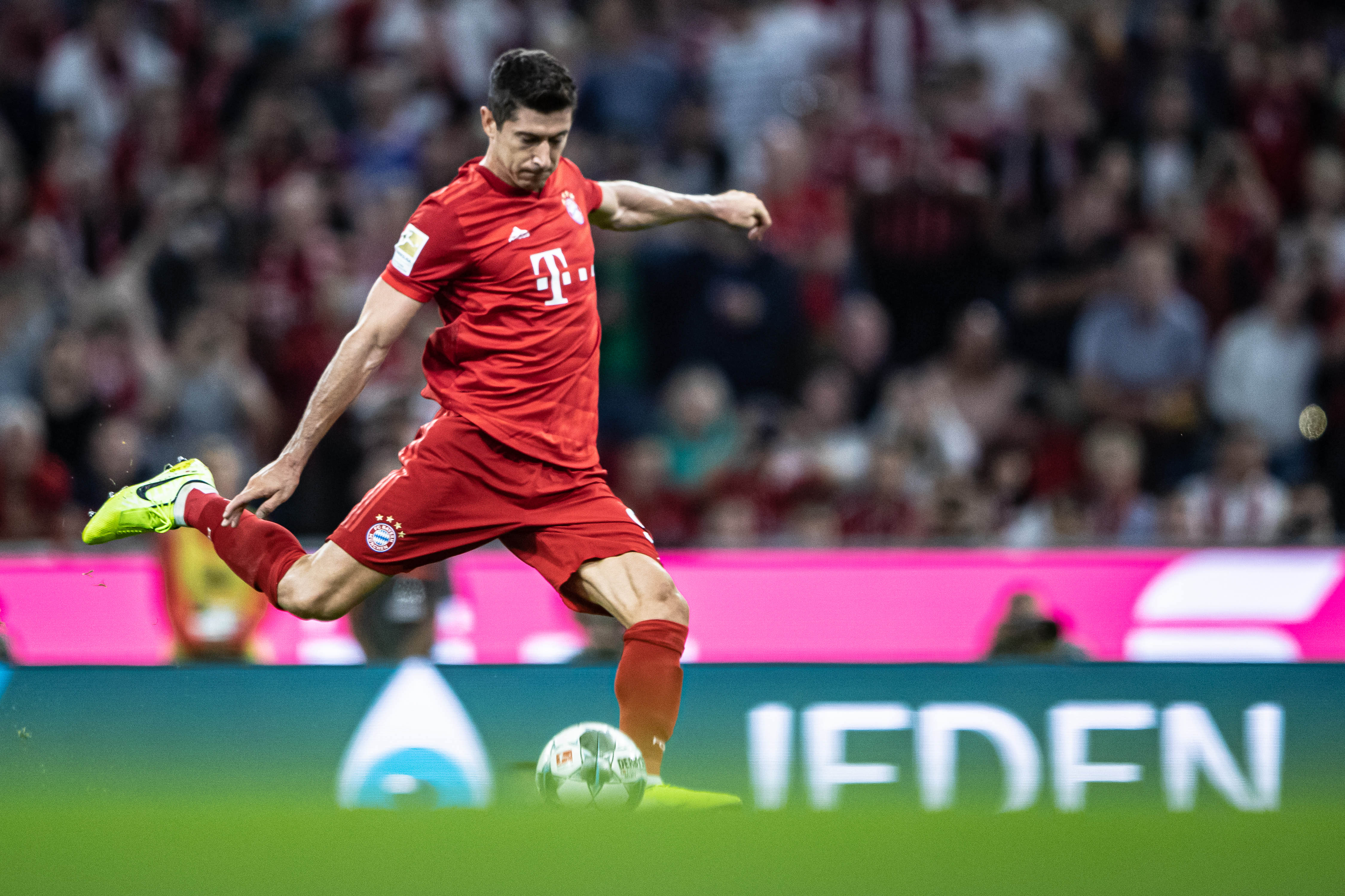 乔纳森-戴维：我可以踢任何位置；一直在训练后进行加练（乔纳森-戴维：可踢任意位置，训练后坚持加练）