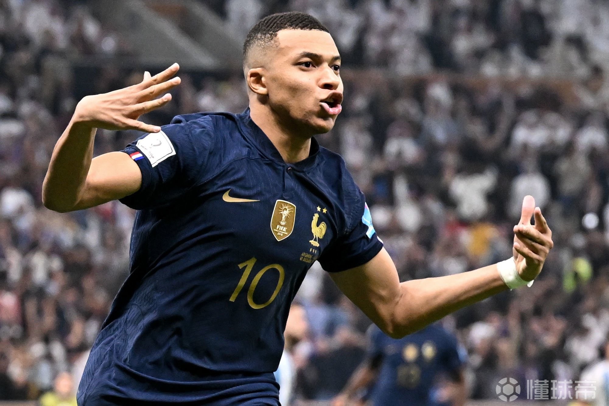 安东尼：我们的目标是进入欧联杯决赛，梦想再披巴西队战袍（安东尼：剑指欧联杯决赛，憧憬重返巴西国家队）