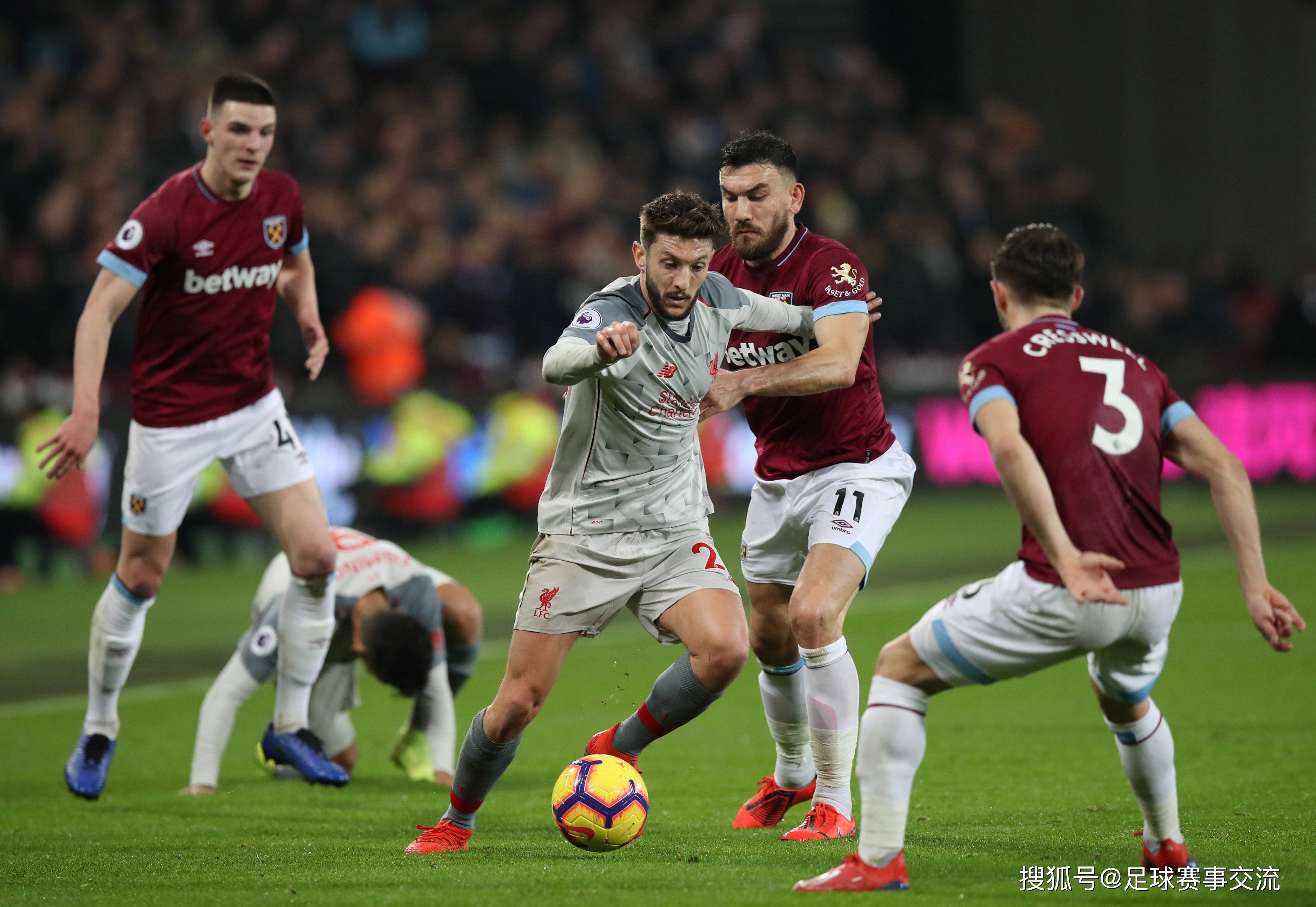 中超：上海海港4-0大胜深圳队（中超：上海海港4-0完胜深圳队）