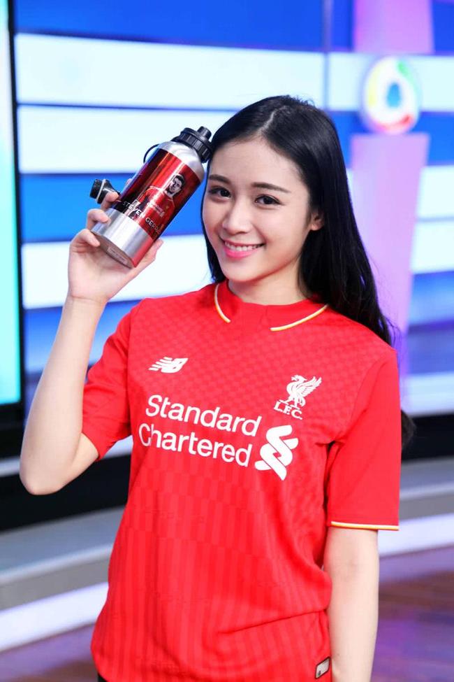 奥斯卡庆祝海港夺冠：我们是冠军！祝贺我的队友、朋友和球迷（奥斯卡为海港封王喝彩：我们是冠军！致敬我的队友、朋友与球迷）